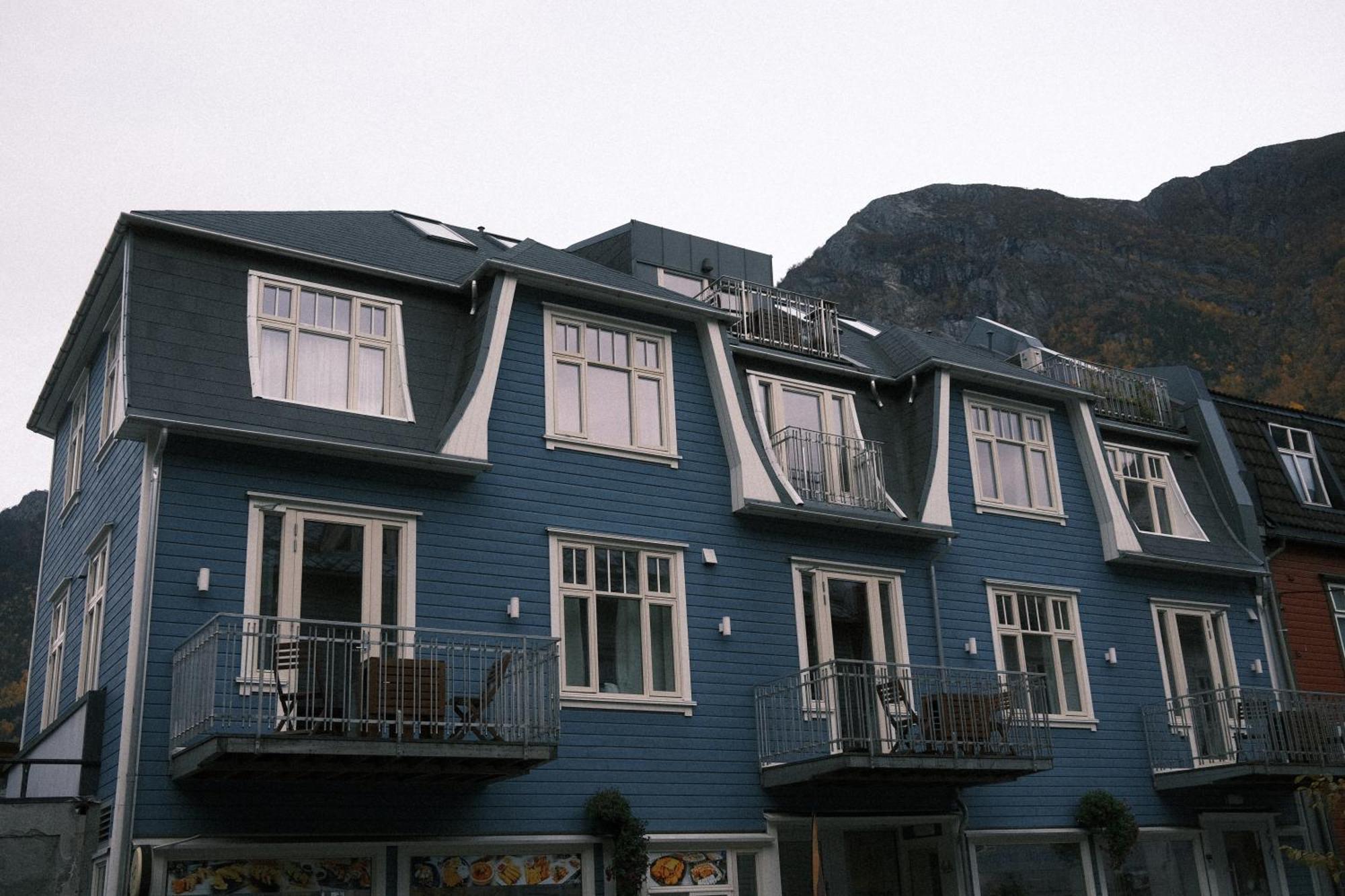 Blue House Dormitory Odda Exterior photo